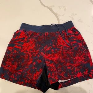 Lululemon Men’s Shorts 5’ No Liner. Size Small